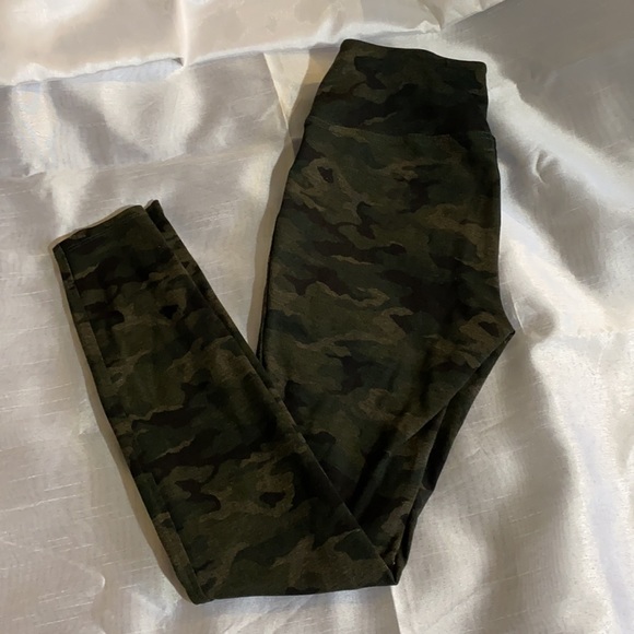 Camo pants - Picture 3 of 4